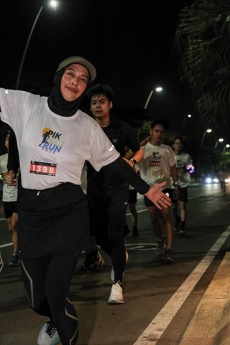 Race photo from PIK NITE RUN VIBES