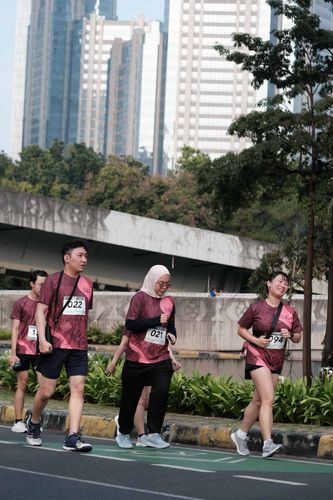 Race photo from Assurance Fun Run 2024