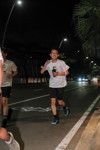 Race photo from PIK NITE RUN VIBES