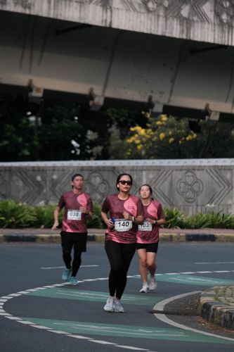Race photo from Assurance Fun Run 2024