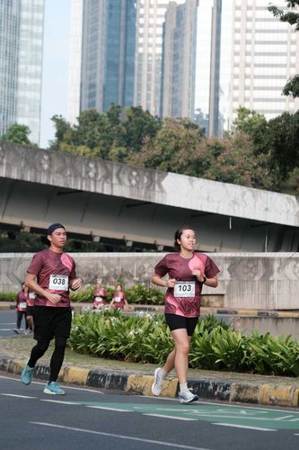 Race photo from Assurance Fun Run 2024