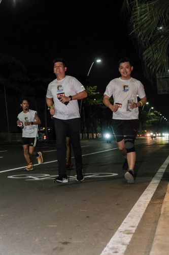 Race photo from PIK NITE RUN VIBES