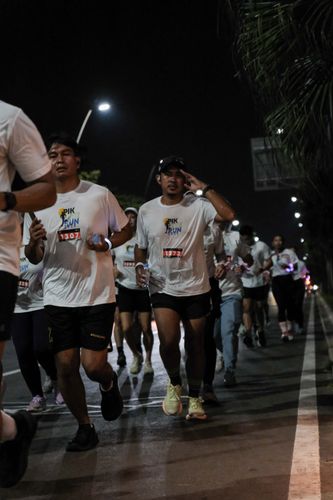Race photo from PIK NITE RUN VIBES