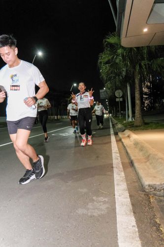 Race photo from PIK NITE RUN VIBES