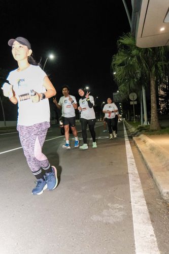Race photo from PIK NITE RUN VIBES