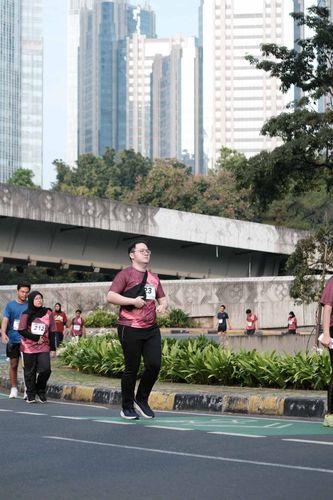 Race photo from Assurance Fun Run 2024