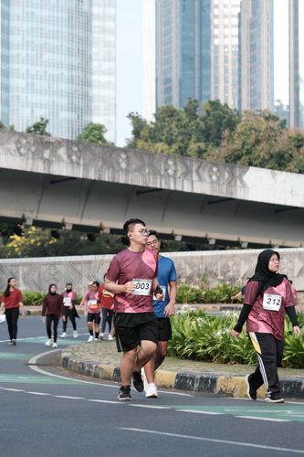 Race photo from Assurance Fun Run 2024