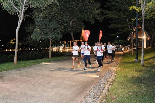 Race photo from PIK NITE RUN VIBES