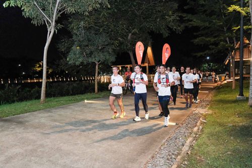 Race photo from PIK NITE RUN VIBES