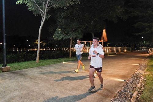 Race photo from PIK NITE RUN VIBES