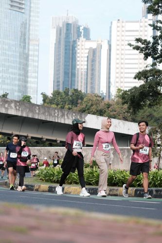 Race photo from Assurance Fun Run 2024