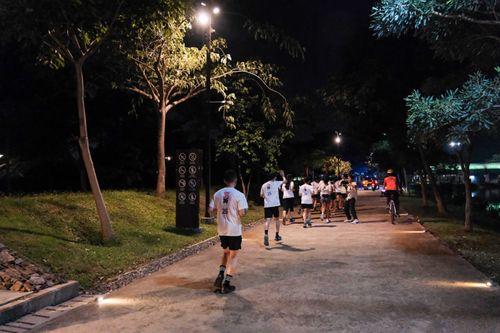 Race photo from PIK NITE RUN VIBES