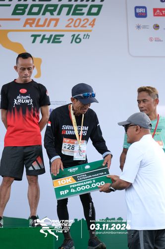 Race photo from Arutmin Borneo Run 2024