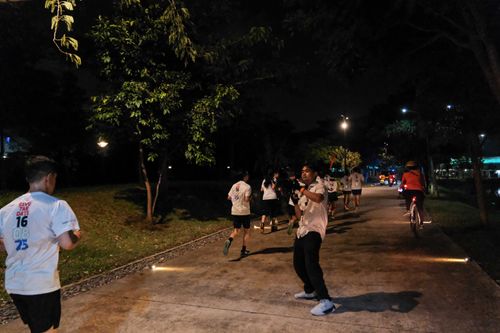 Race photo from PIK NITE RUN VIBES