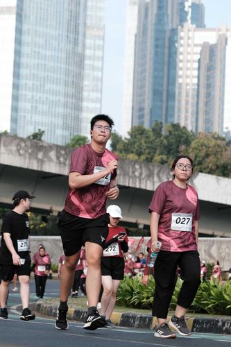 Race photo from Assurance Fun Run 2024