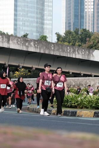 Race photo from Assurance Fun Run 2024
