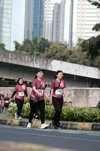 Race photo from Assurance Fun Run 2024