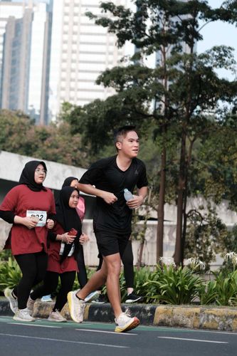 Race photo from Assurance Fun Run 2024