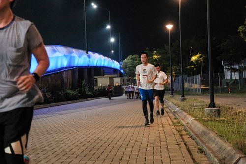 Race photo from PIK NITE RUN VIBES