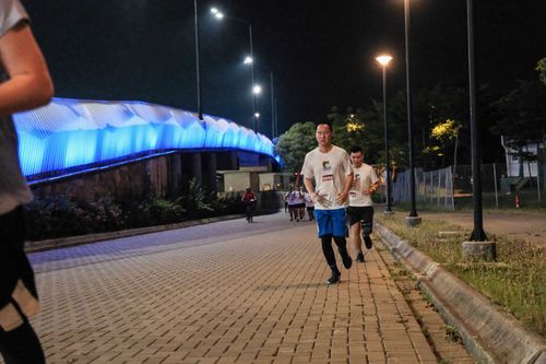 Race photo from PIK NITE RUN VIBES