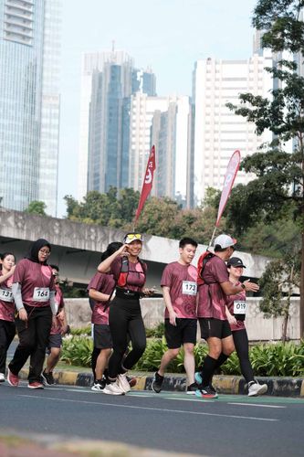 Race photo from Assurance Fun Run 2024