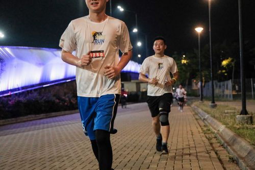 Race photo from PIK NITE RUN VIBES