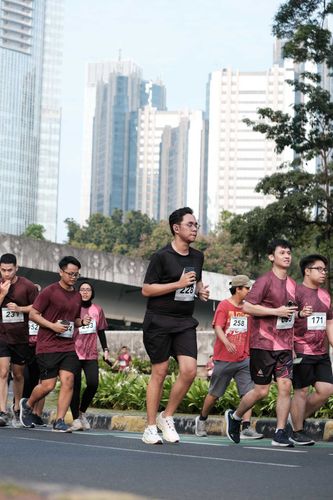 Race photo from Assurance Fun Run 2024