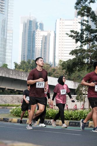 Race photo from Assurance Fun Run 2024