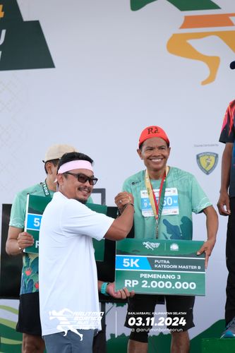 Race photo from Arutmin Borneo Run 2024