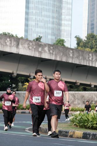 Race photo from Assurance Fun Run 2024