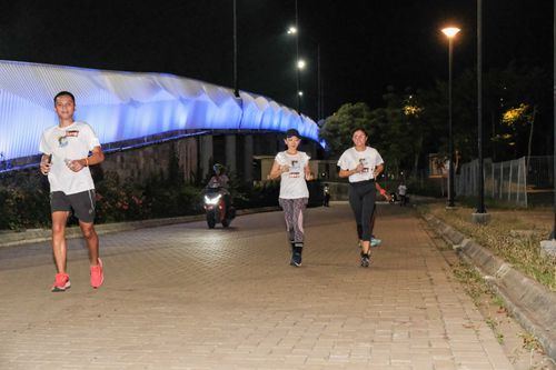 Race photo from PIK NITE RUN VIBES