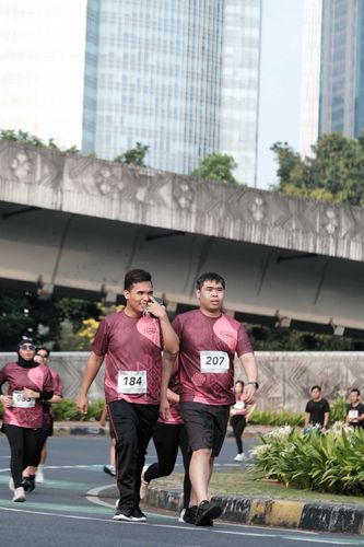 Race photo from Assurance Fun Run 2024