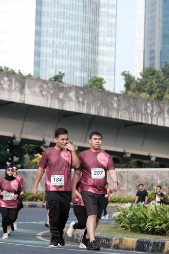 Race photo from Assurance Fun Run 2024