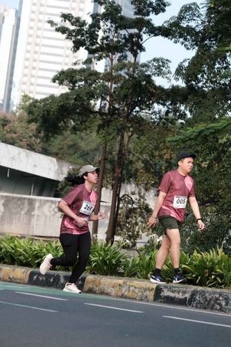 Race photo from Assurance Fun Run 2024