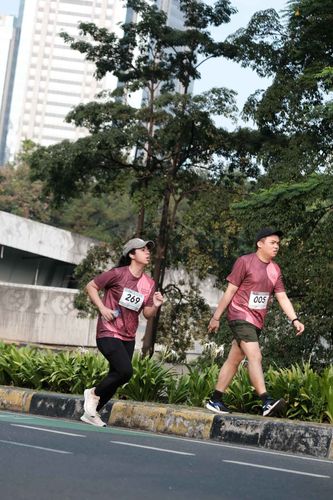 Race photo from Assurance Fun Run 2024