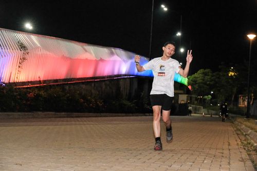 Race photo from PIK NITE RUN VIBES
