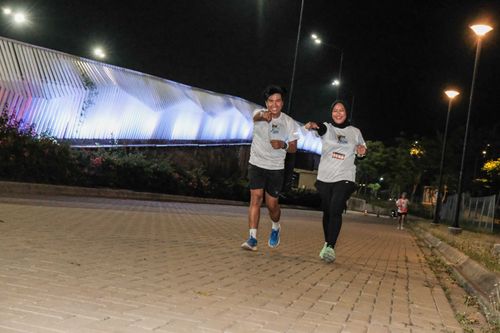 Race photo from PIK NITE RUN VIBES
