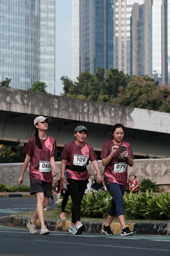 Race photo from Assurance Fun Run 2024