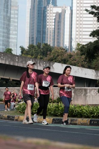 Race photo from Assurance Fun Run 2024