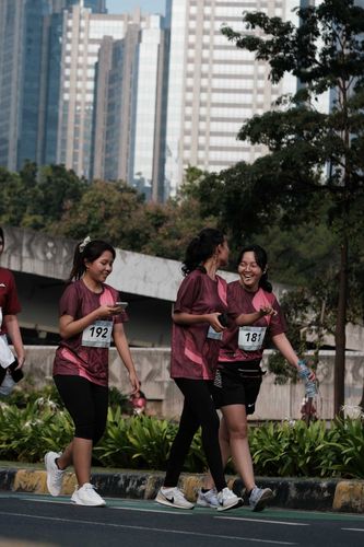 Race photo from Assurance Fun Run 2024