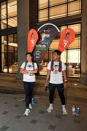 Race photo from PIK NITE RUN VIBES