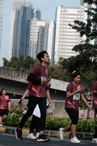Race photo from Assurance Fun Run 2024
