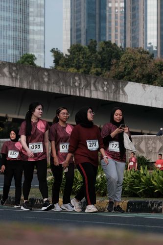 Race photo from Assurance Fun Run 2024