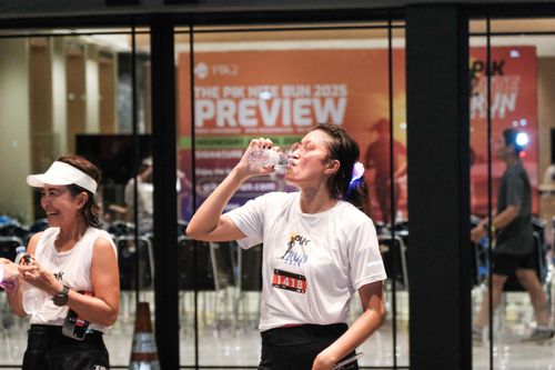Race photo from PIK NITE RUN VIBES