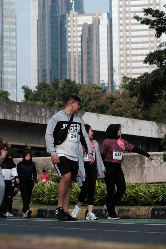 Race photo from Assurance Fun Run 2024