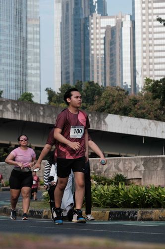 Race photo from Assurance Fun Run 2024