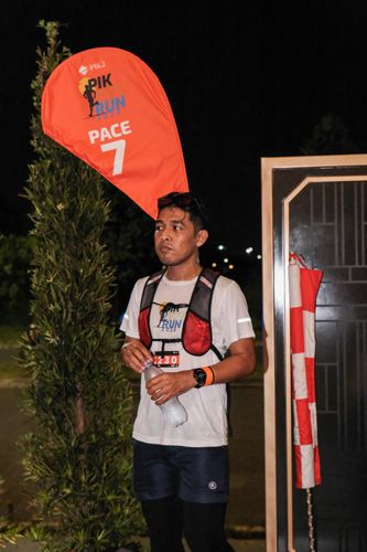 Race photo from PIK NITE RUN VIBES
