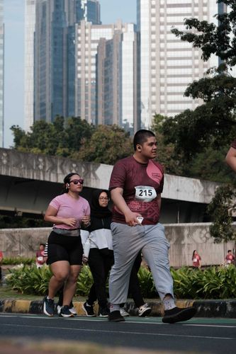 Race photo from Assurance Fun Run 2024