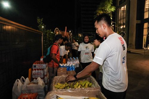 Race photo from PIK NITE RUN VIBES