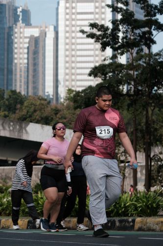 Race photo from Assurance Fun Run 2024